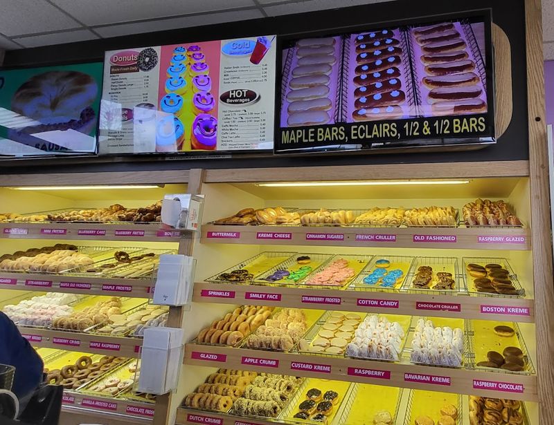Daynight Donuts, Eugene and Salem, Oregon