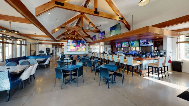 Dining Options Range From Casual to Satisfying
