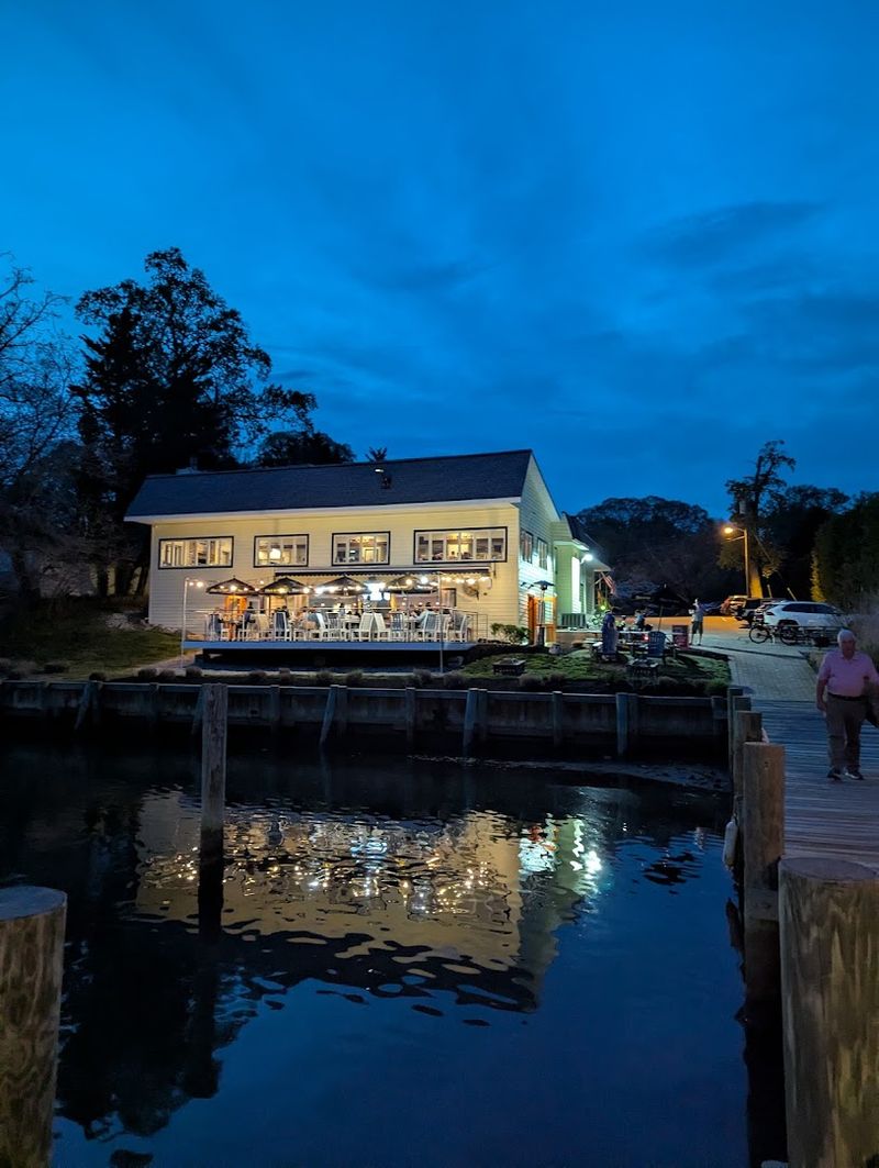 Donnelly's Dockside, Arnold