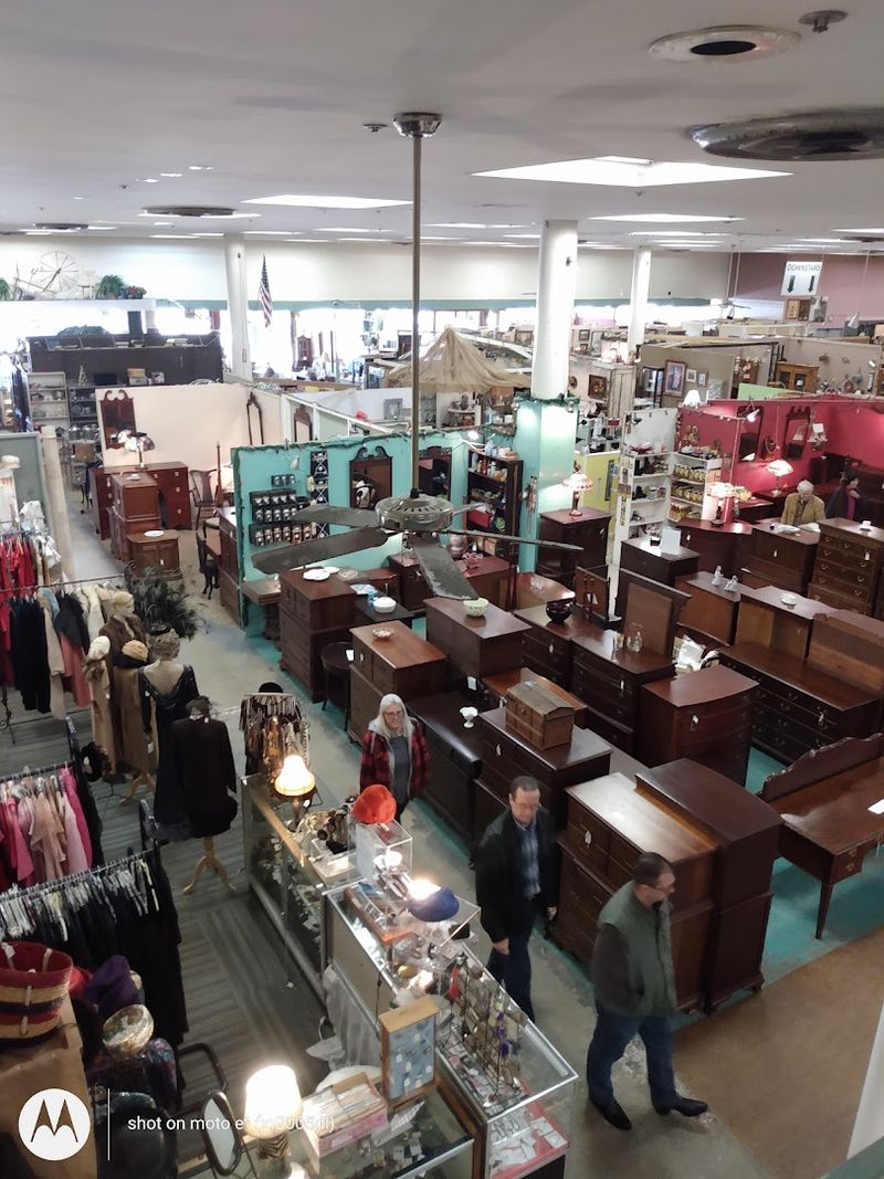 Eastbrook Flea Market, Montgomery