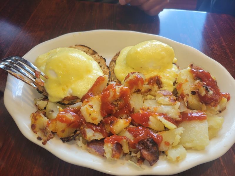Eggs Benedict Done the Diner Way