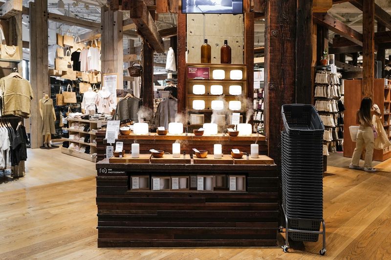 Essential Oils and the Store Scent Experience