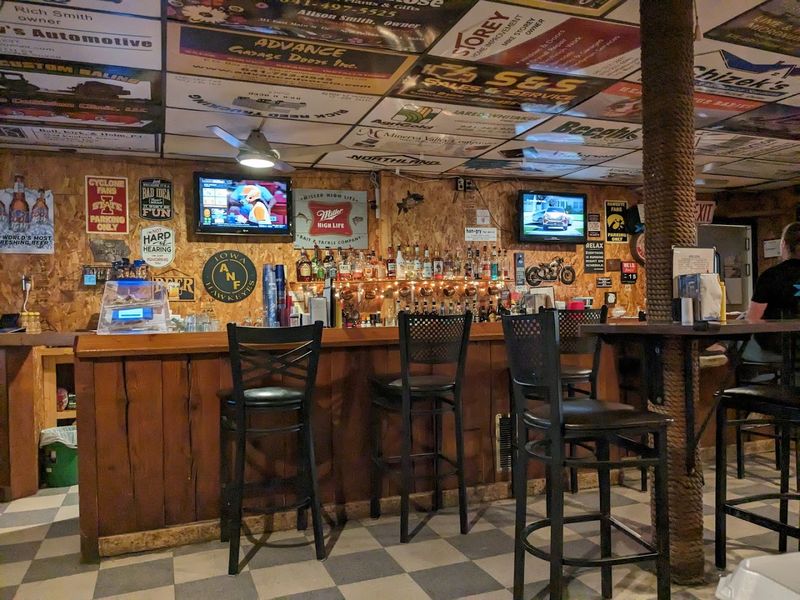 Flatheads Bar & Grill, Iowa