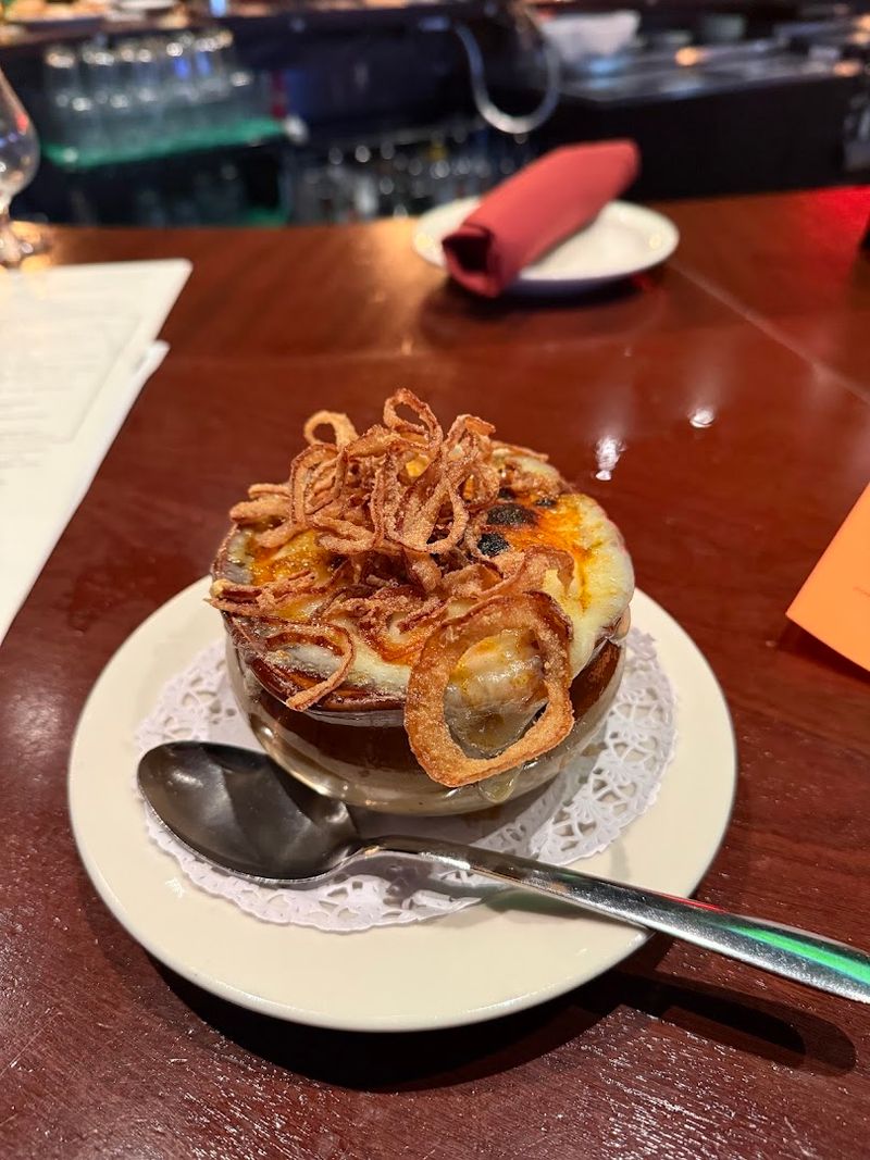 French Onion Soup That Earns a Standing Ovation French Onion Soup That Earns a Standing Ovation