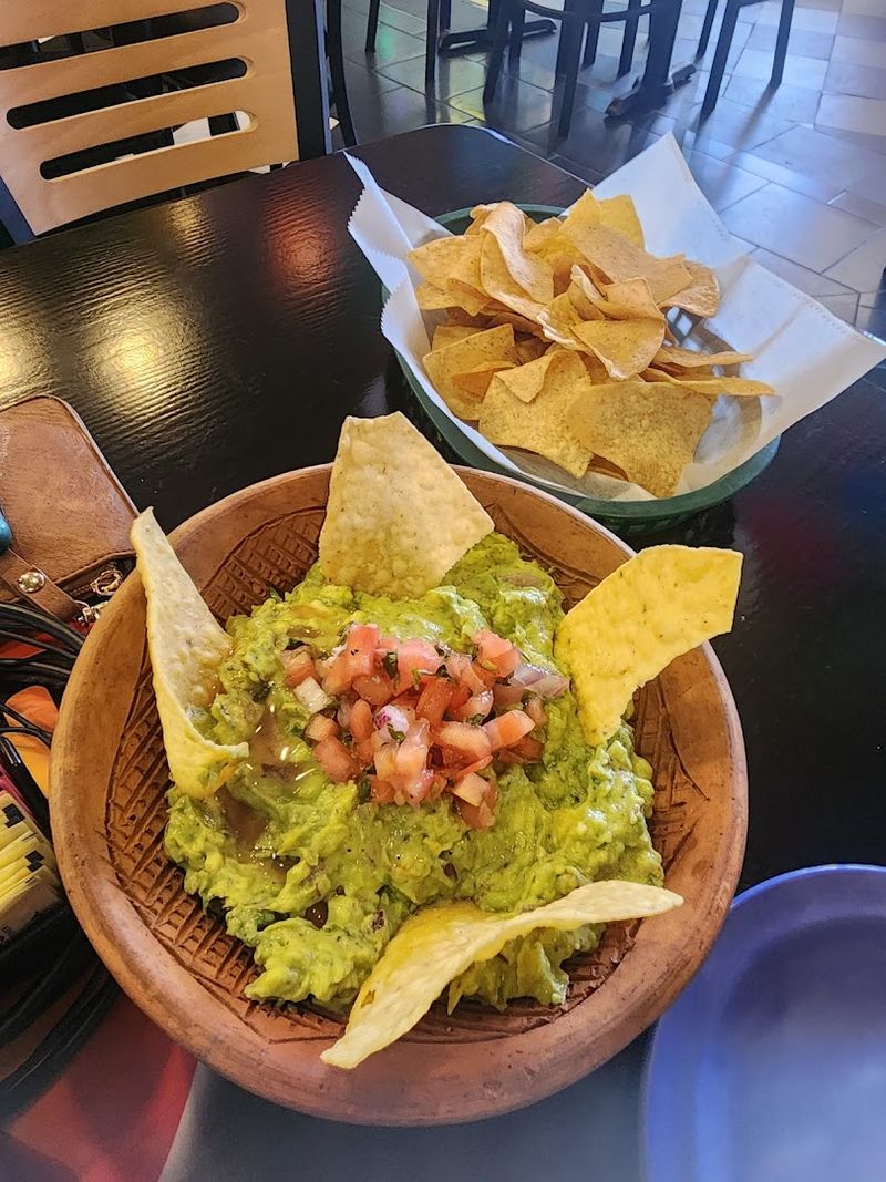 Fresh Chips and Salsa That Set the Tone From the Very First Minute