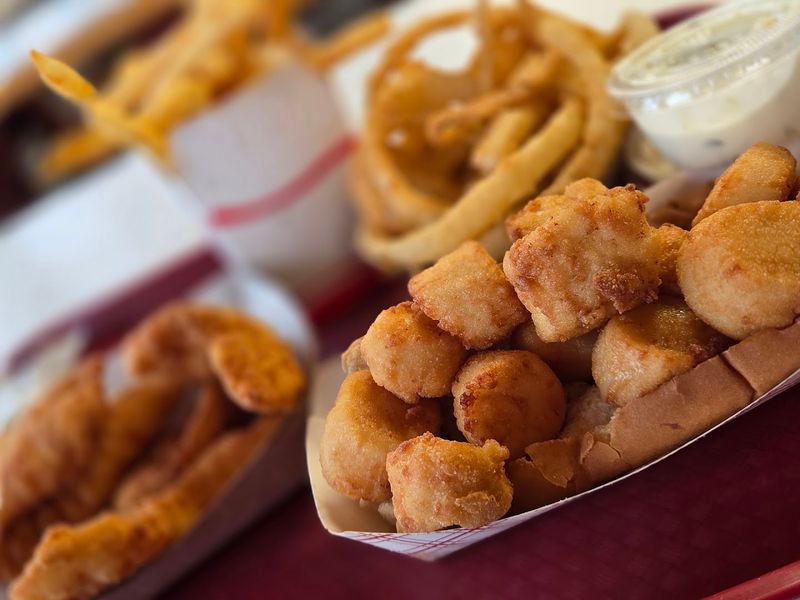 Fried Seafood Plates That Demand Your Full Attention