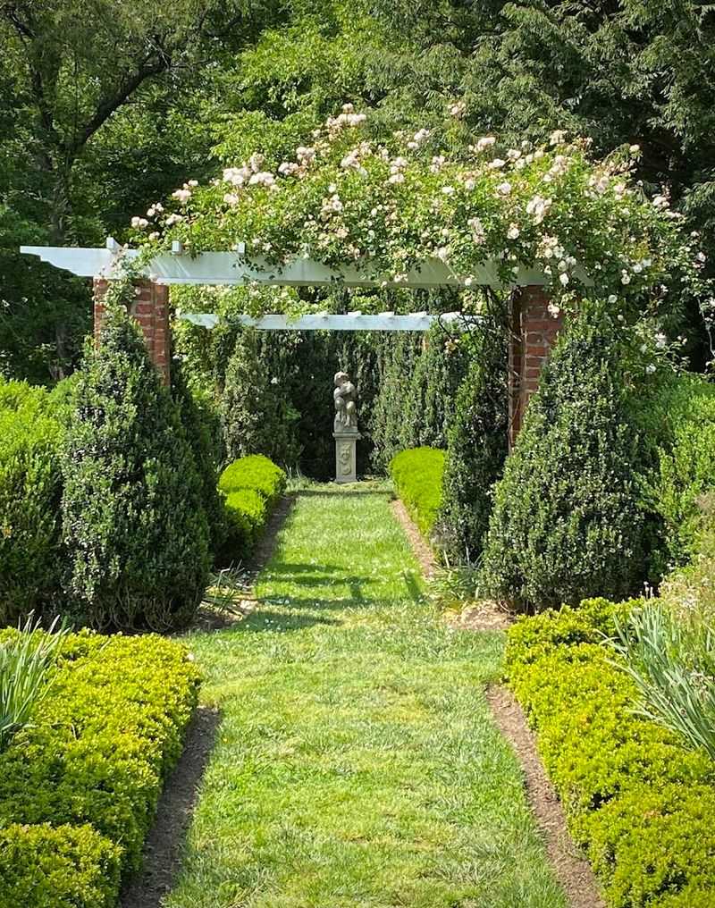 Gardens That Grow More Beautiful With Every Single Season