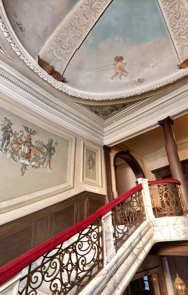 Guided Tours That Bring Every Room to Life Guided Tours That Bring Every Room to Life
