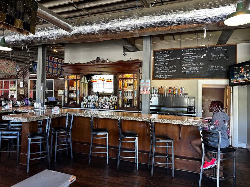 Handcrafted Drinks and Local Craft Beer Worth Exploring