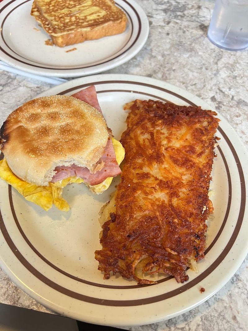 Hashbrowns, Pancakes, and the Supporting Cast That Steals the Show