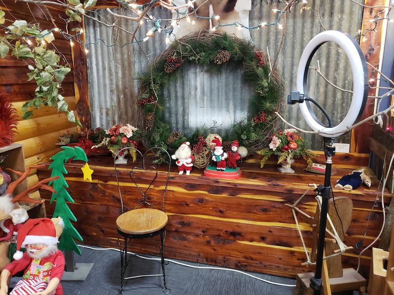 Holiday and Seasonal Vintage Finds Worth Hunting For Holiday and Seasonal Vintage Finds Worth Hunting For