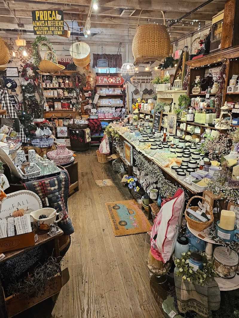 Home Decor and Primitives With Real Character