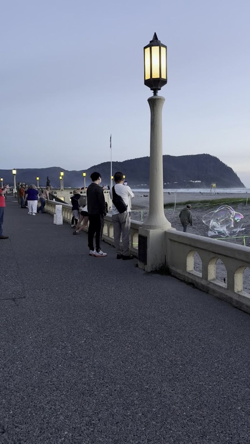 How Seaside Oregon Feels as a Town How Seaside Oregon Feels as a Town