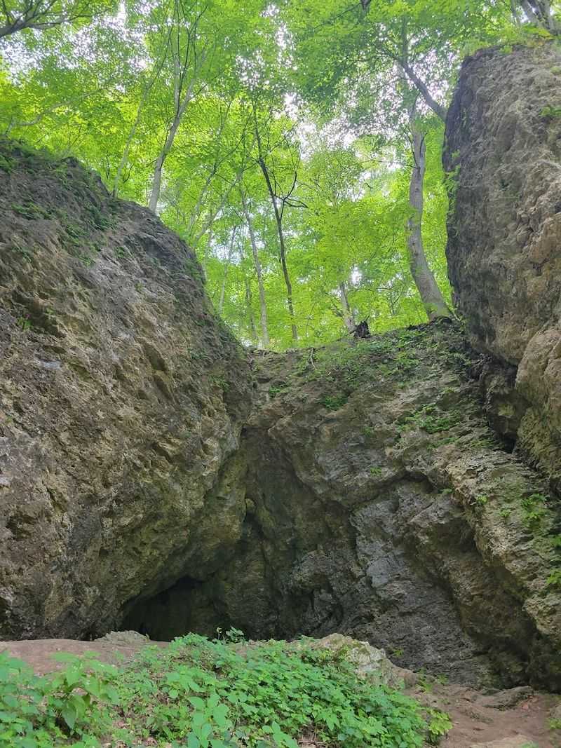 Indian Bluff Cave and the Underground Story