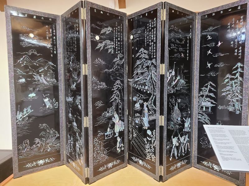 Japanese Glass Floats and Pacific Ocean Curiosities Japanese Glass Floats and Pacific Ocean Curiosities