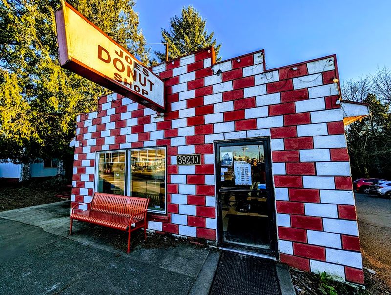 Joe's Donut Shop, Sandy, Oregon