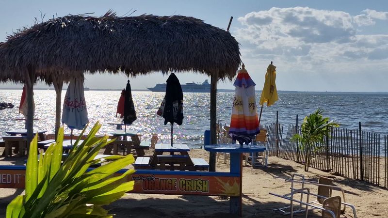 Kentmorr Beach Bar and Grill