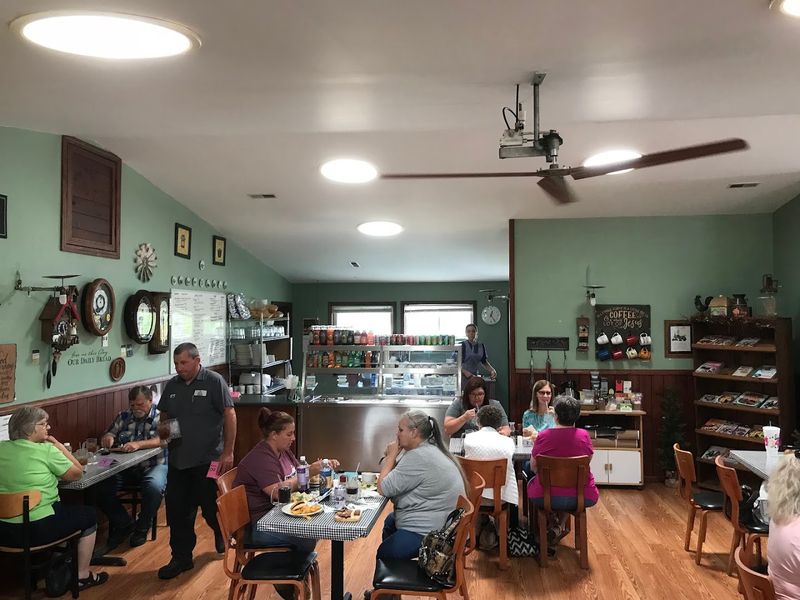 Lead Mine Country Store and Cafe in Tunas Is a Road-Tripper's Best Lunch Stop Lead Mine Country Store and Cafe in Tunas Is a Road-Tripper's Best Lunch Stop