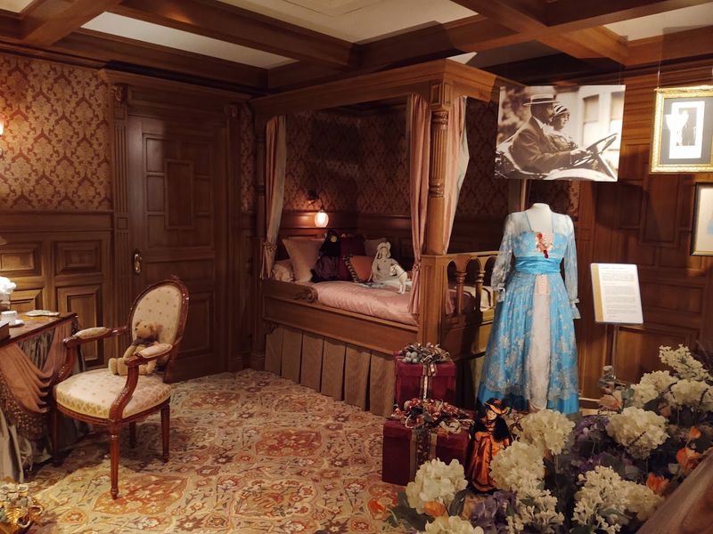 Life-Size Replicas of Passenger Quarters
