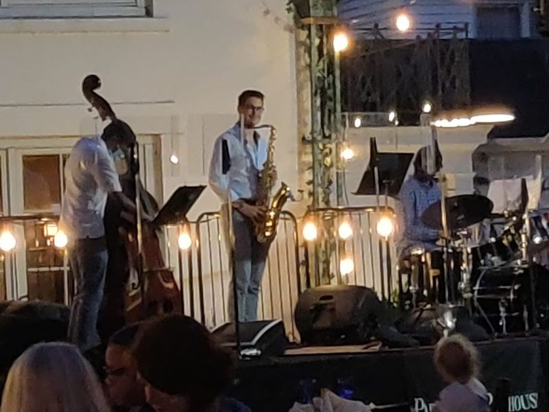 Live Entertainment Beyond the Plate