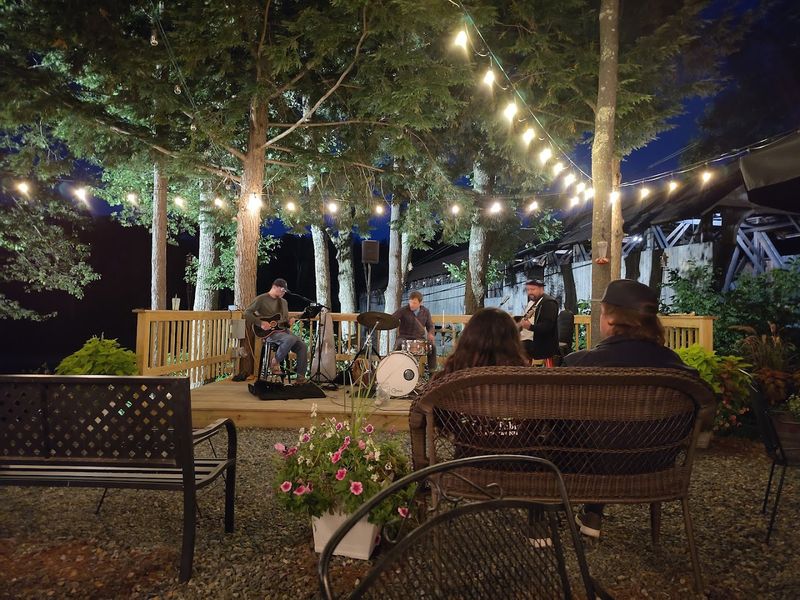 Live Music and a Lounge That Keeps the Energy Going
