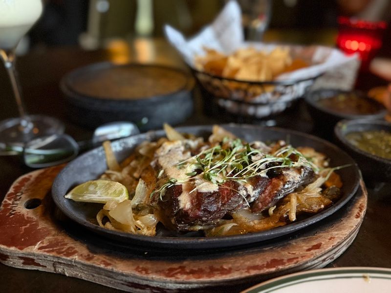 Lunch and Dinner Options That Fit Any Schedule Lunch and Dinner Options That Fit Any Schedule