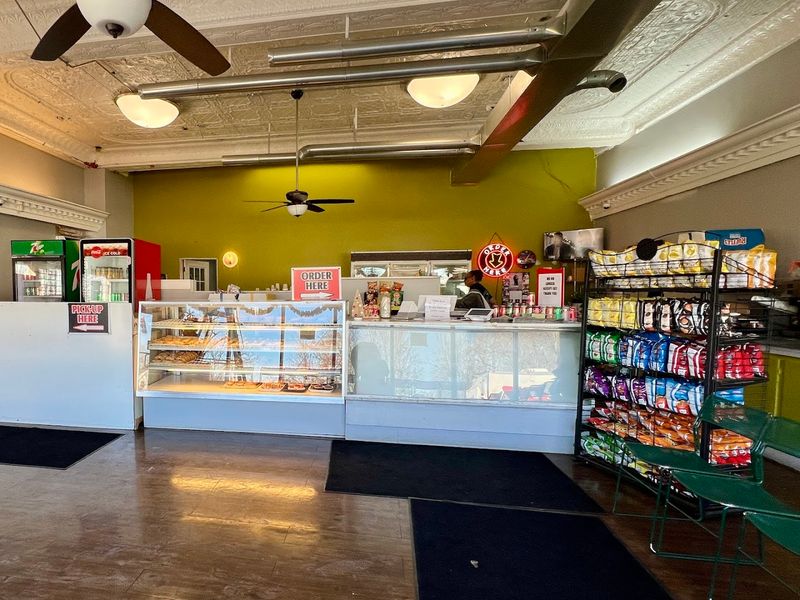 M & M Bakery & Delicatessen