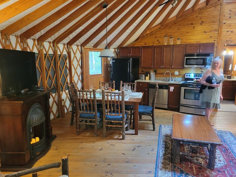 Mac's Kitchen and On-Site Dining Done Right Mac's Kitchen and On-Site Dining Done Right