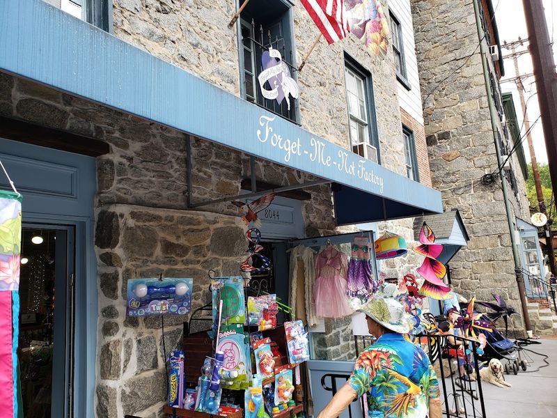 Main Street Magic, Boutiques, Art, and Local Flavor Main Street Magic, Boutiques, Art, and Local Flavor