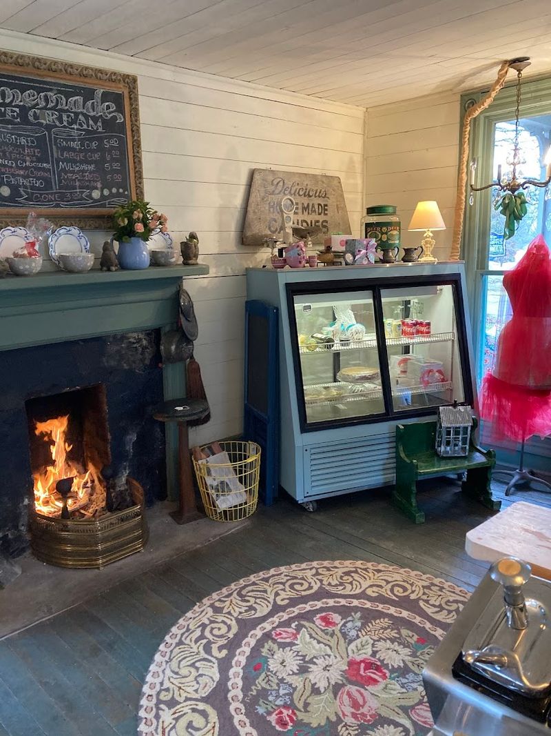 Make Time for Local Sweets at Lyla's Little House
