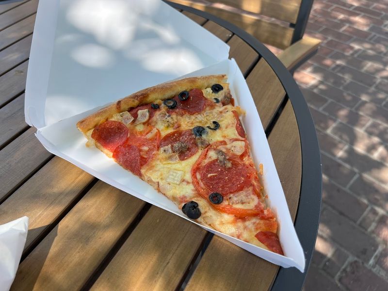 Make-to-Order Pizza Straight From the Back of the Store