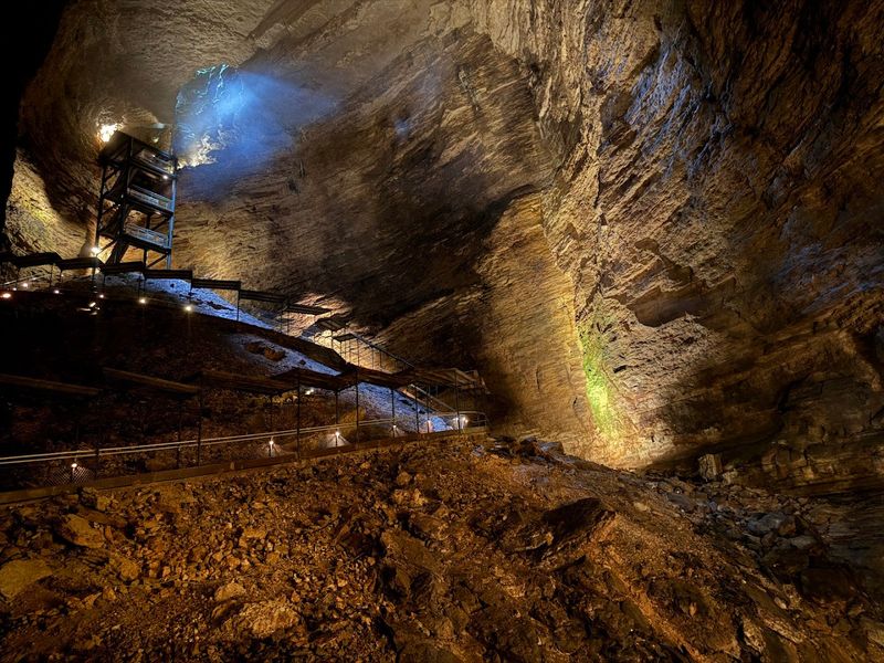 Marvel Cave Is an Underground Adventure Worth Every Step Marvel Cave Is an Underground Adventure Worth Every Step