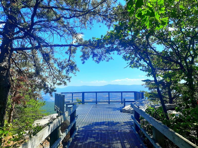 Massanutten Story Book Overlook (Luray)