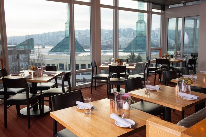 Metropolitan Tavern, Portland, Oregon