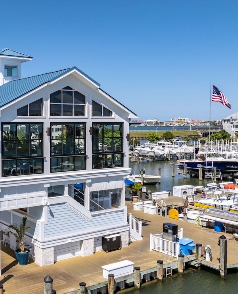 Micky Fins Bar & Grill, Ocean City
