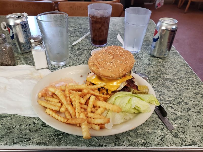 Molly B's Diner Oregon (Tygh Valley) Molly B's Diner Oregon (Tygh Valley)