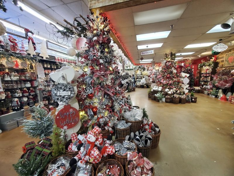 More Than 25 Themed Holiday Displays Redesigned Every Year More Than 25 Themed Holiday Displays Redesigned Every Year