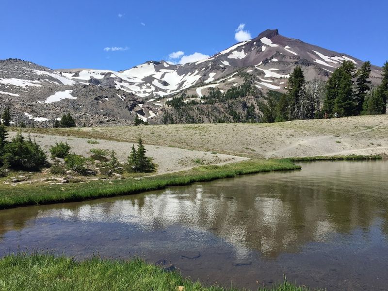 Mount Bachelor Skiing and Snowshoeing for Winter Enthusiasts