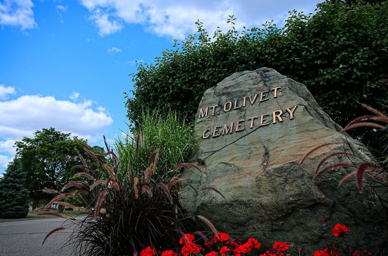 Notable Circus Figures Buried at Mt Olivet