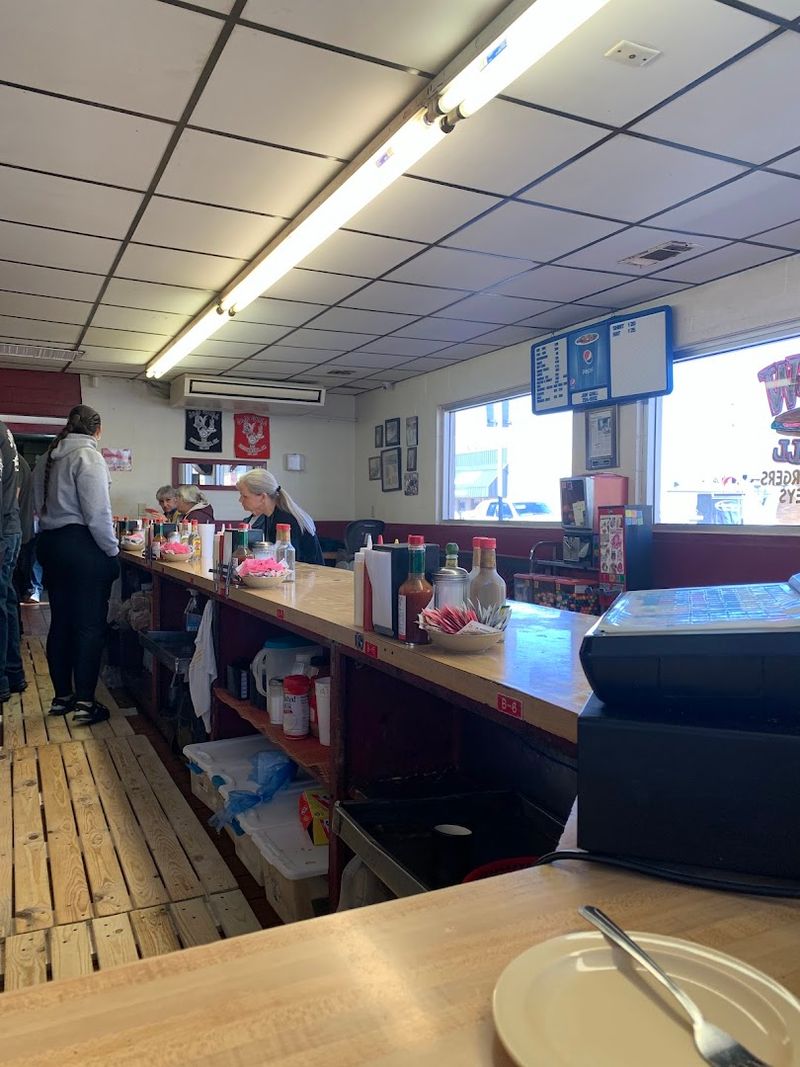 Old-School Counter Seating and a Vibe You Cannot Fake