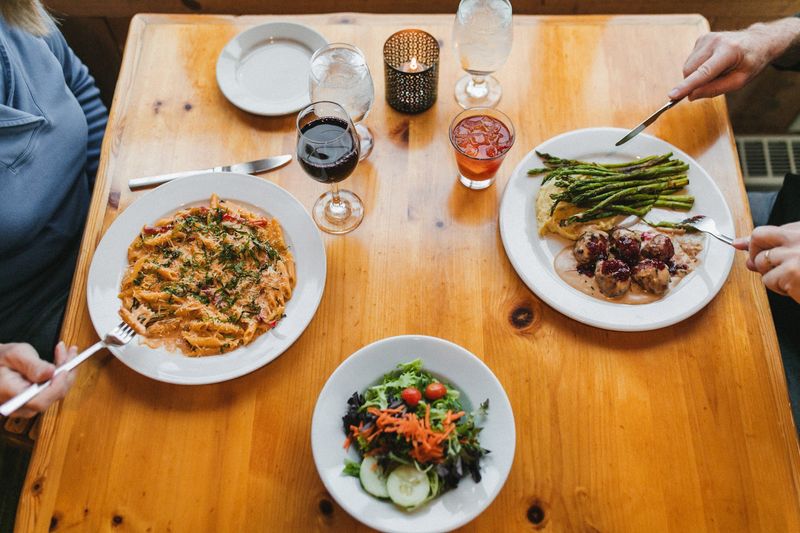 On-Site Dining With a North Shore Flavor On-Site Dining With a North Shore Flavor