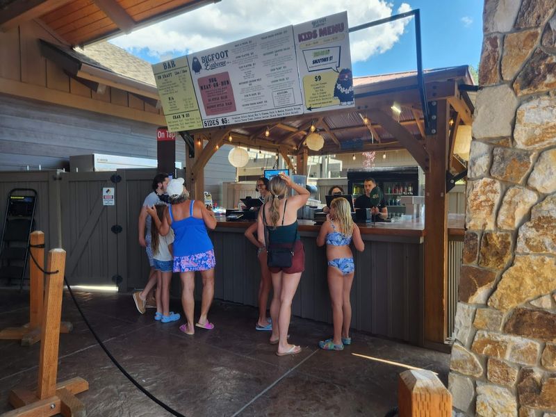 On-Site Food Options and Facility Amenities