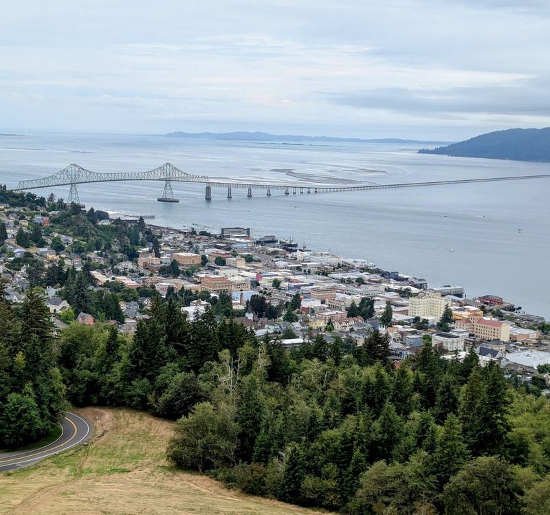 Panoramic Views of the Columbia River from the Observation Deck