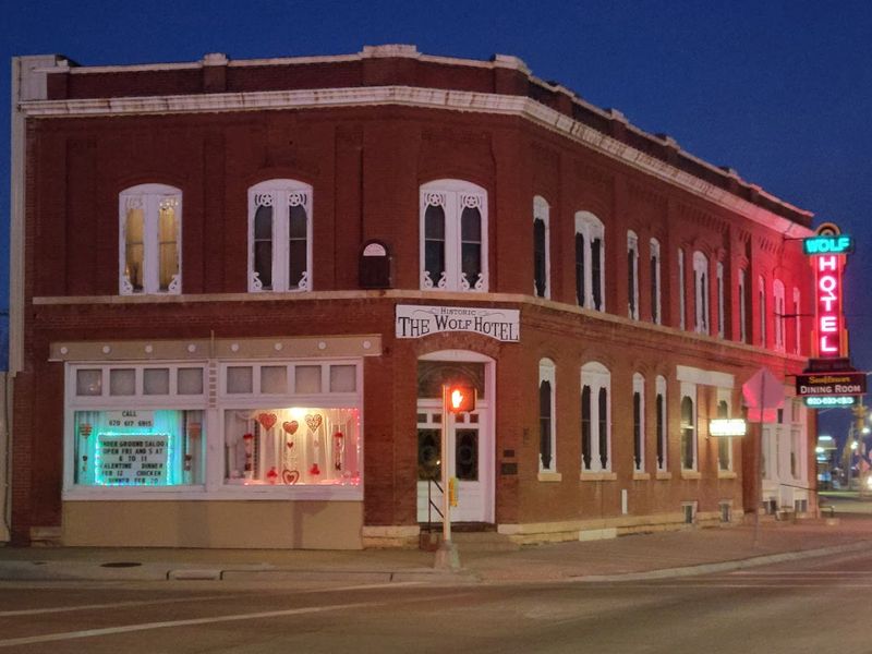 Paranormal Tours: History and Hauntings After Dark