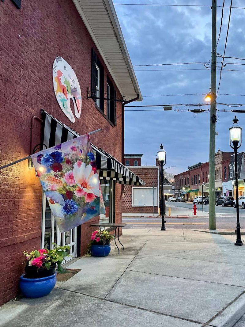 Pearl Street, Where Local Art Takes Center Stage
