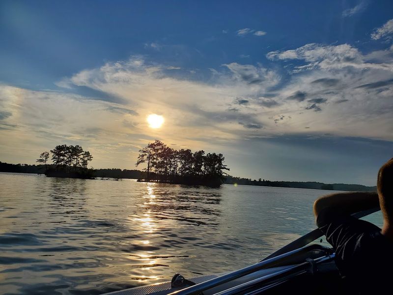 Phillips Island: Picnics and Swimming in the Middle of the Lake