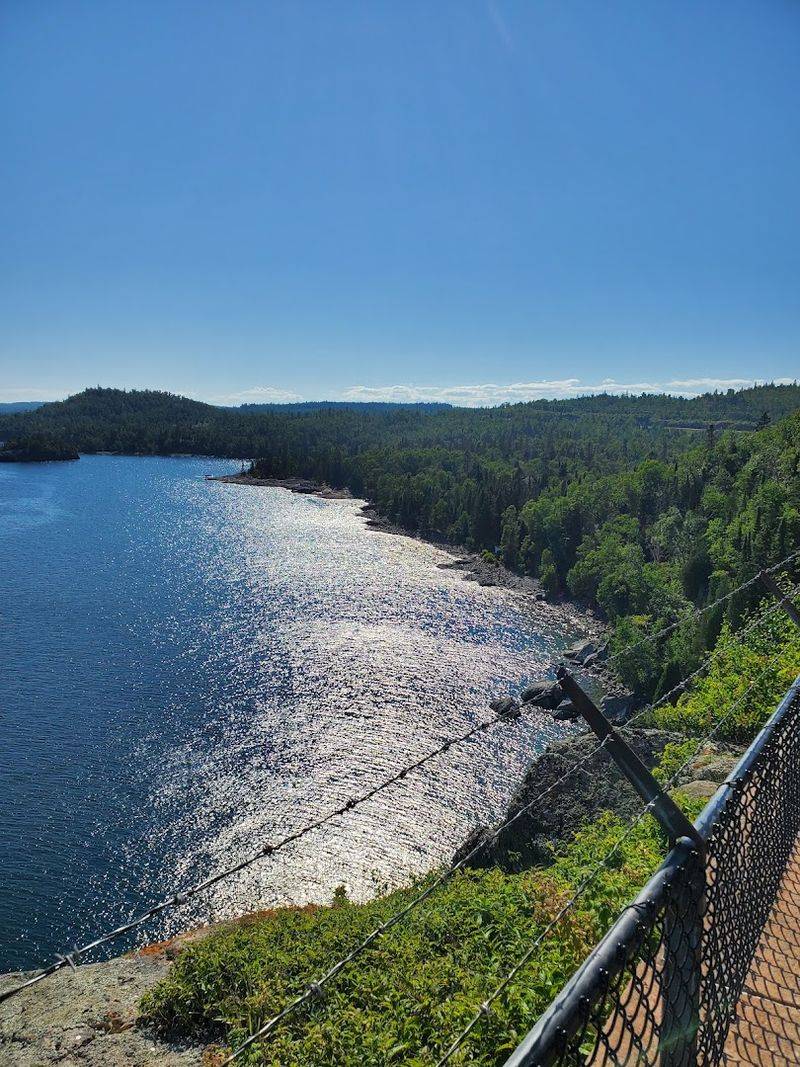 Picnic Areas and Lakefront Access Picnic Areas and Lakefront Access