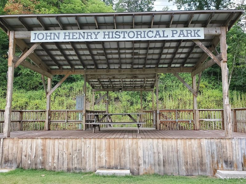Picnic Shelter and Grounds Worth Lingering In