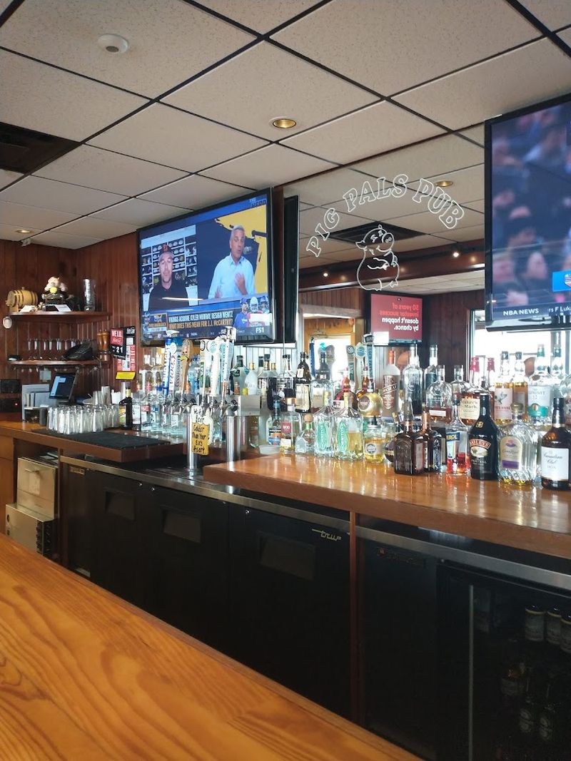 Pig Pals Pub and the Sports Bar Atmosphere