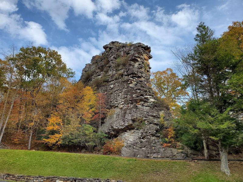 Pinnacle Rock Overlook Trail